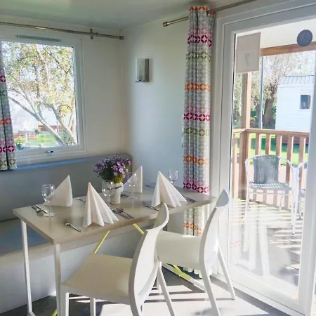 Knaus Campingpark Eckwarderhoerne * بوتجادينغين