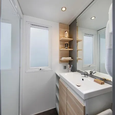 Knaus Campingpark Eckwarderhoerne * بوتجادينغين